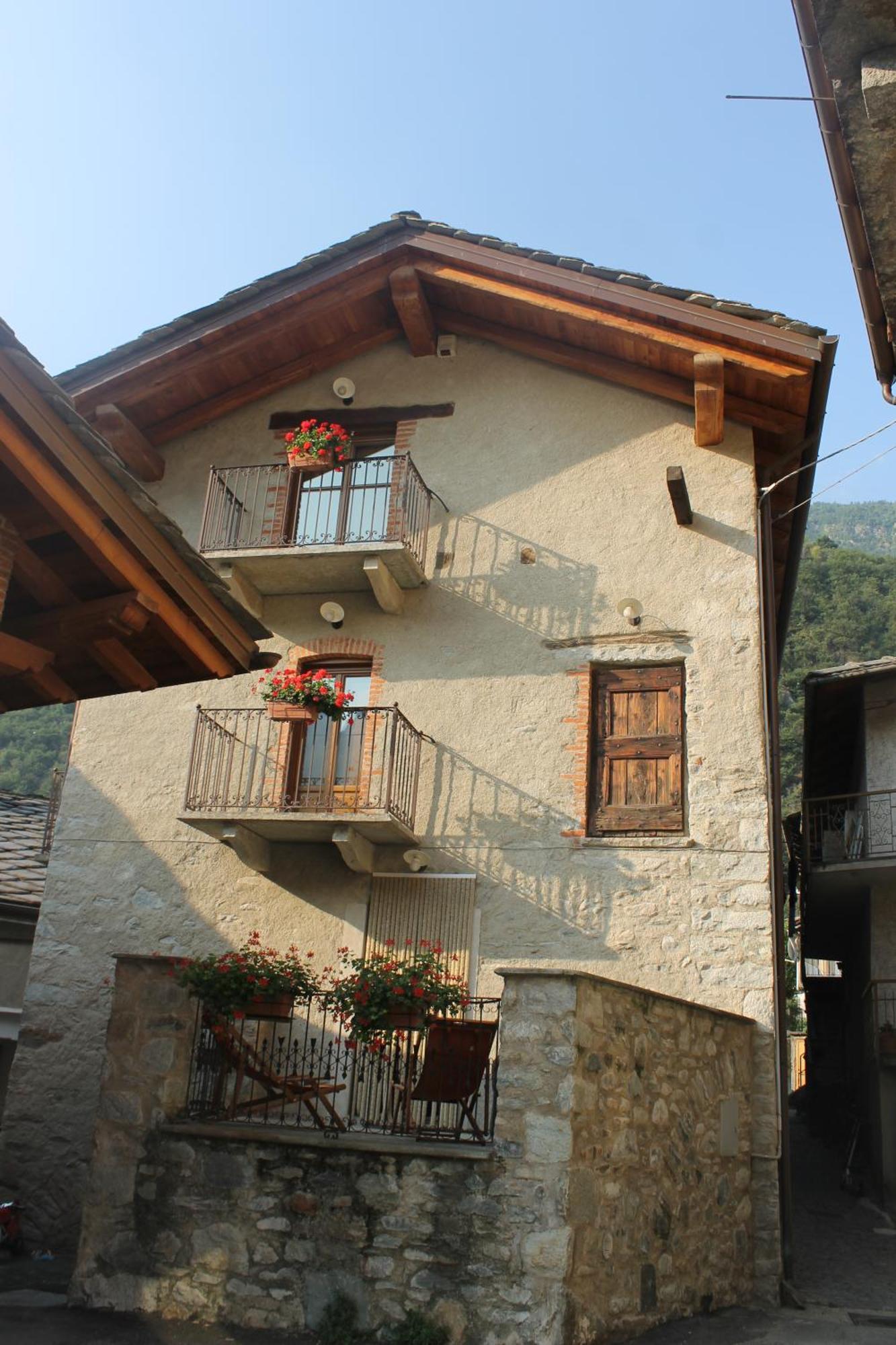 La Maison Des Vignerons Chambres D'Hotes B&B Donnaz ภายนอก รูปภาพ