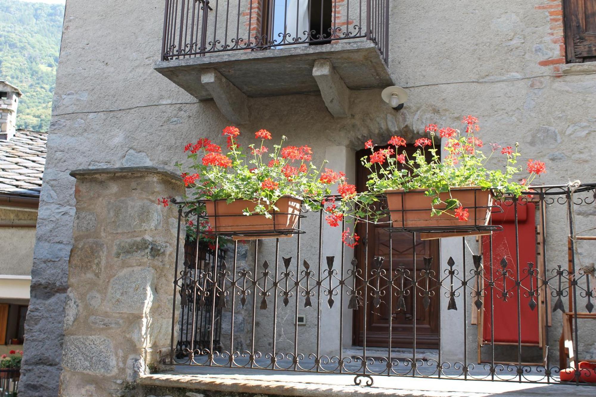La Maison Des Vignerons Chambres D'Hotes B&B Donnaz ภายนอก รูปภาพ